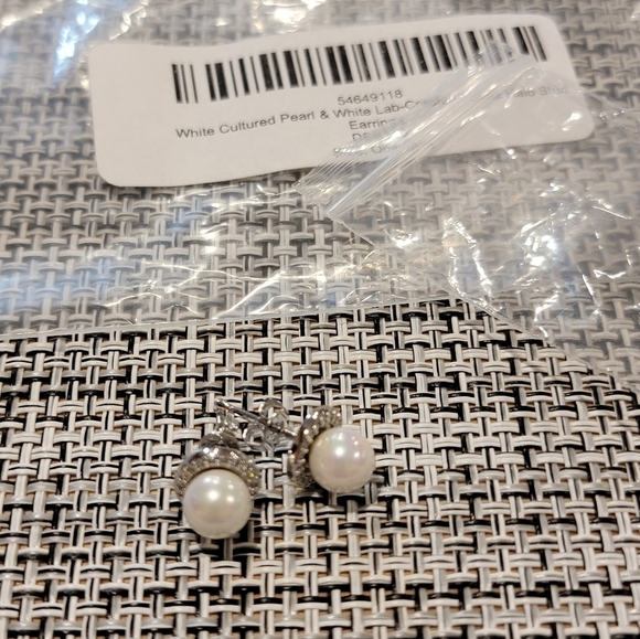 Cultured Pearl & White Lab Created Topaz Halo Stud Earrings NWOT - Picture 3 of 4